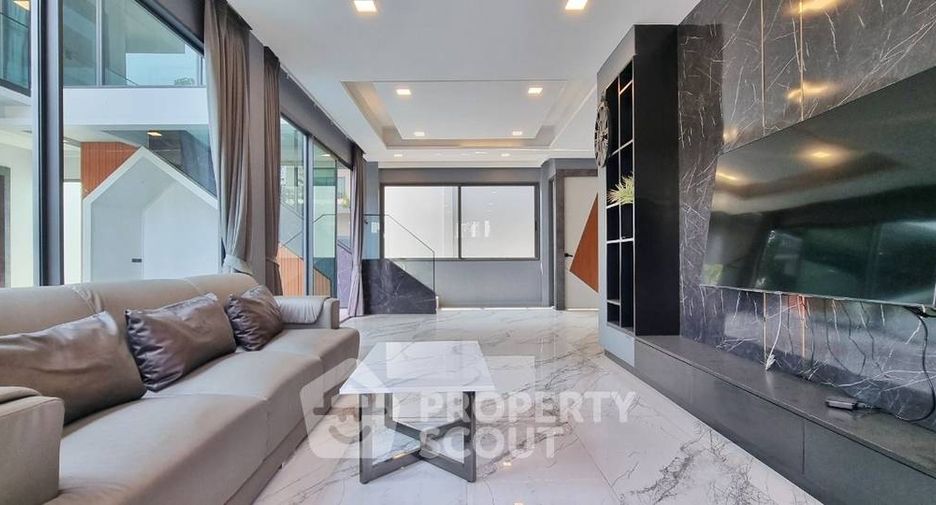 For rent 4 bedrooms villa in East Pattaya, Pattaya