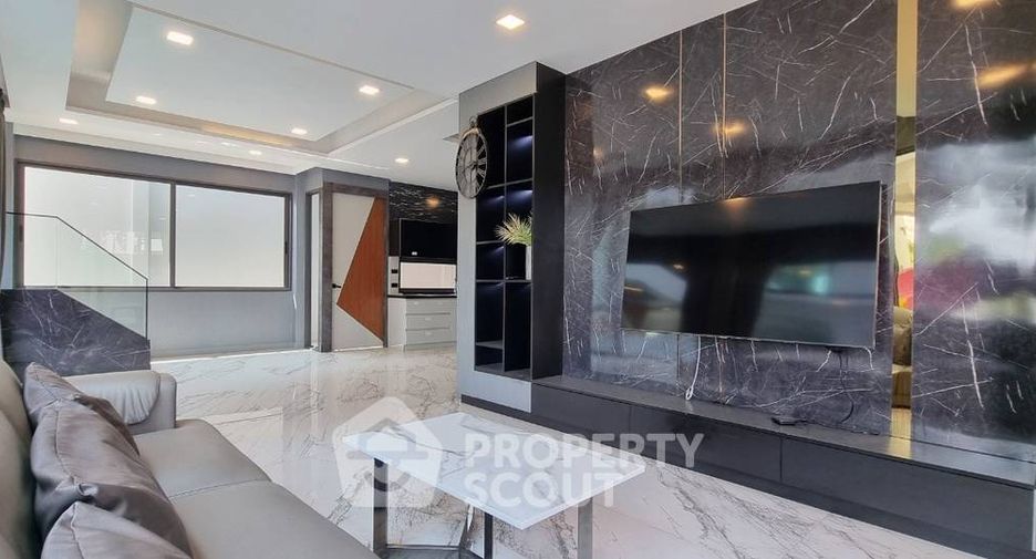For rent 4 bedrooms villa in East Pattaya, Pattaya