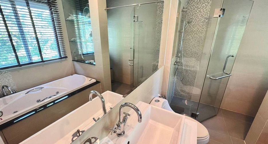 For rent 4 bedrooms house in Saphan Sung, Bangkok