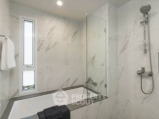 For rent 2 bedrooms apartment in Huai Khwang, Bangkok