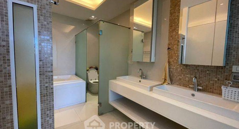 For rent 2 bedrooms condo in North Pattaya, Pattaya