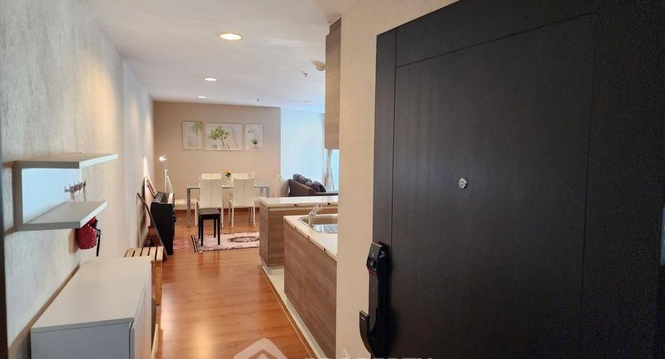 For rent 2 bedrooms condo in Huai Khwang, Bangkok