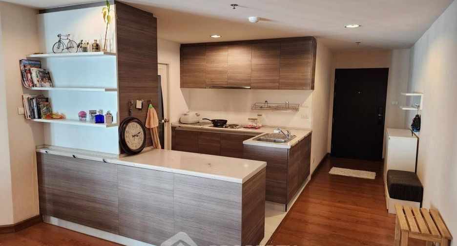 For rent 2 bedrooms condo in Huai Khwang, Bangkok