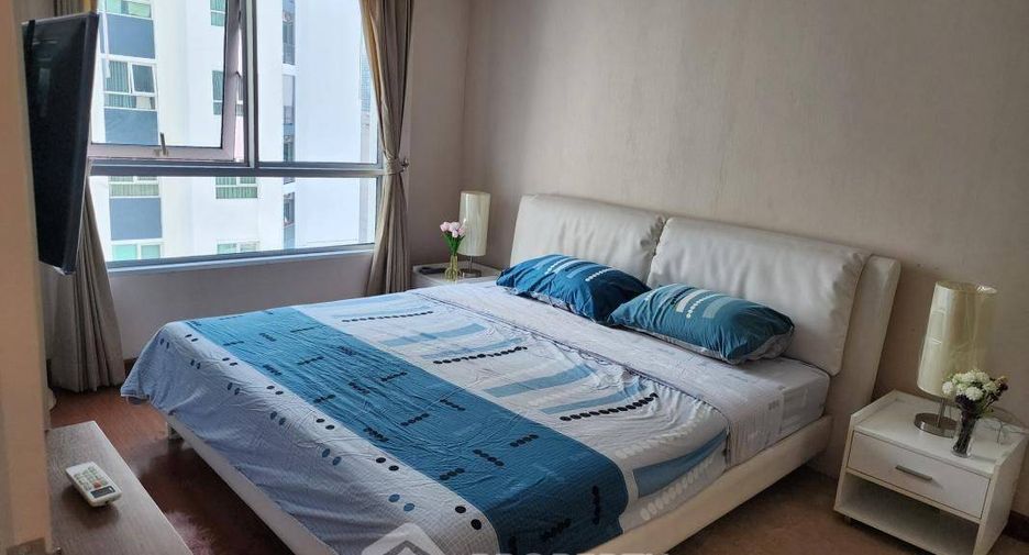 For rent 2 bedrooms condo in Huai Khwang, Bangkok