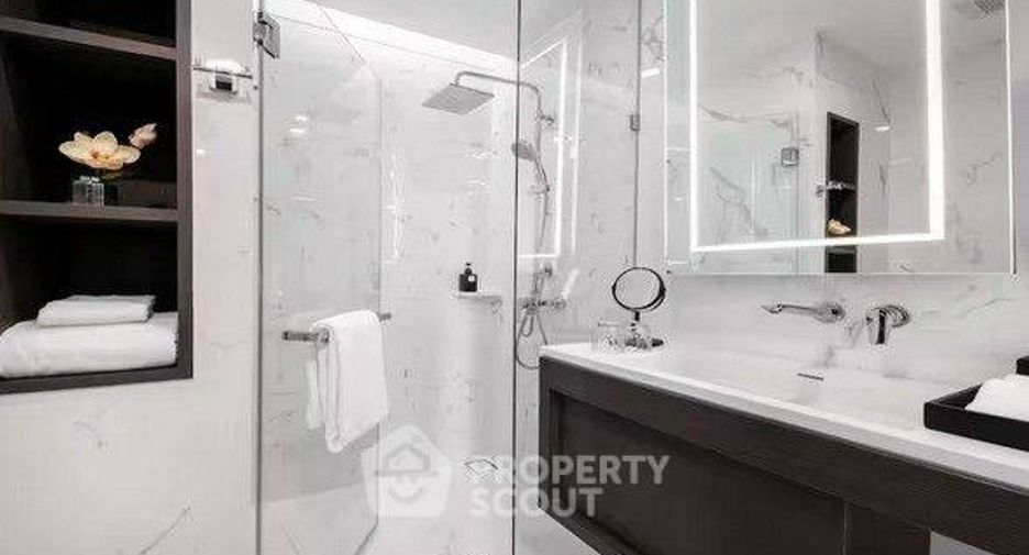 For rent 2 bedrooms condo in Khlong Toei, Bangkok