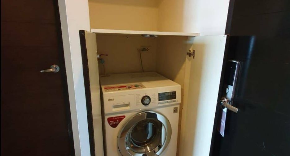 For rent 2 bedrooms apartment in Khlong Toei, Bangkok