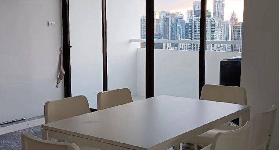 For rent 2 bedrooms condo in Watthana, Bangkok