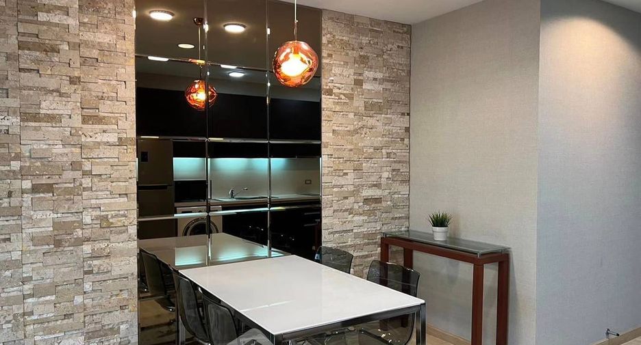 For rent 2 bedrooms condo in Khlong Toei, Bangkok