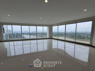 For sale 4 bedrooms condo in Yan Nawa, Bangkok