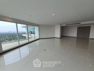 For sale 4 bedrooms condo in Yan Nawa, Bangkok