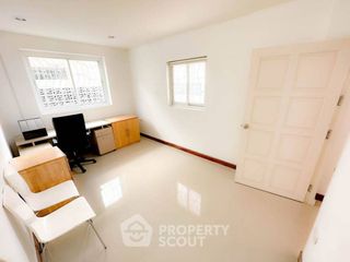 Casa en alquiler de 4 habitaciones en Bang Lamung, Chonburi
