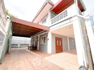 Casa en alquiler de 4 habitaciones en Bang Lamung, Chonburi