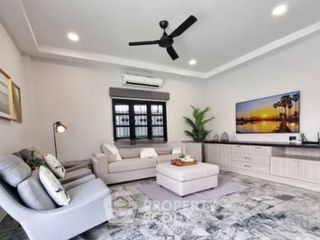Casa en alquiler de 3 habitaciones en Bang Lamung, Chonburi