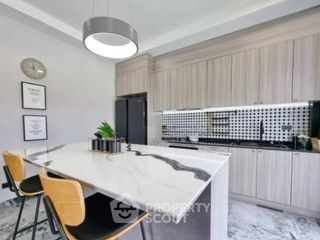 Casa en alquiler de 3 habitaciones en Bang Lamung, Chonburi