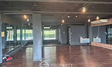 For rent 1 bed apartment in Watthana, Bangkok
