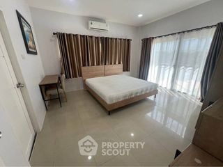 Casa en alquiler de 3 habitaciones en Bang Lamung, Chonburi