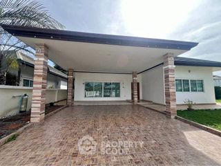 Casa en alquiler de 3 habitaciones en Bang Lamung, Chonburi