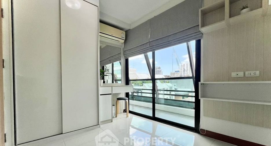 For rent 2 bedrooms condo in Watthana, Bangkok