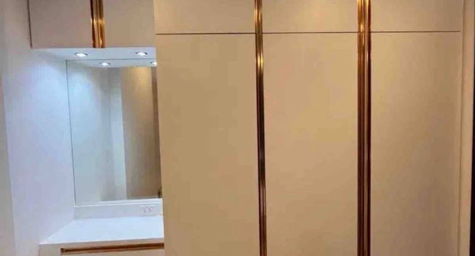 For rent 2 bedrooms condo in Huai Khwang, Bangkok