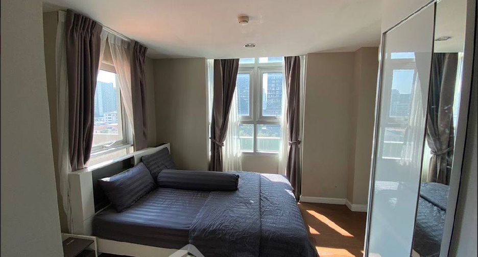 For rent 5 bedrooms condo in Huai Khwang, Bangkok
