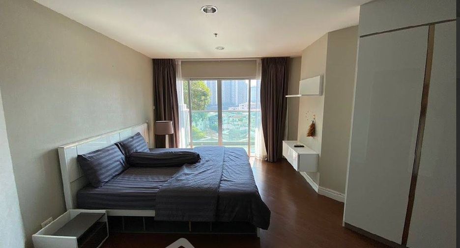 For rent 5 bedrooms condo in Huai Khwang, Bangkok