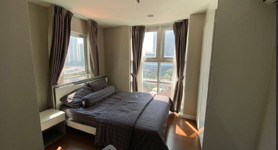 For rent 5 bedrooms condo in Huai Khwang, Bangkok