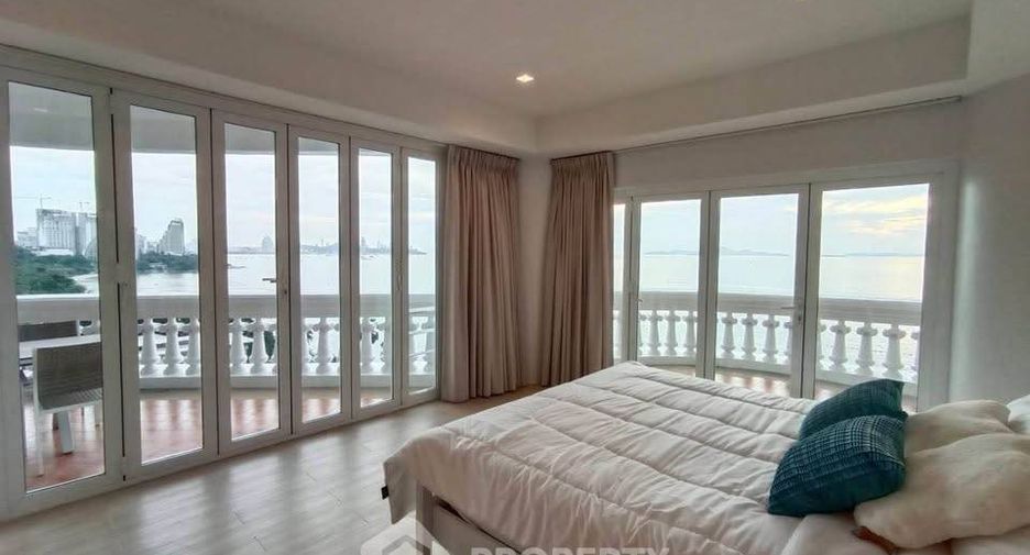 For rent 3 bedrooms condo in North Pattaya, Pattaya