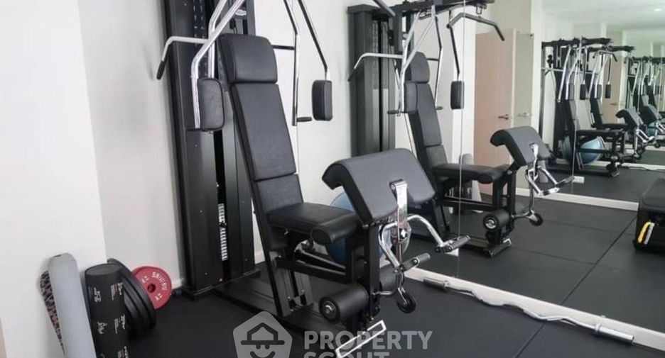 For rent 3 bedrooms condo in Saphan Sung, Bangkok