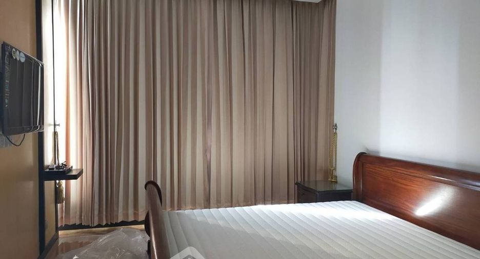 For rent 3 bedrooms condo in Sathon, Bangkok