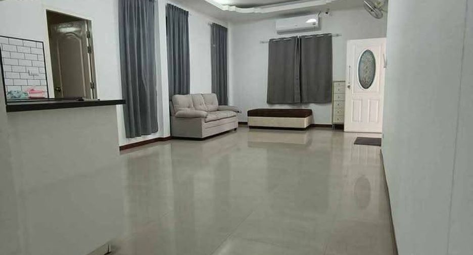 Casa en alquiler de 4 habitaciones en East Pattaya, Pattaya