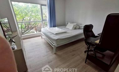 For sale 2 bedrooms condo in Huai Khwang, Bangkok