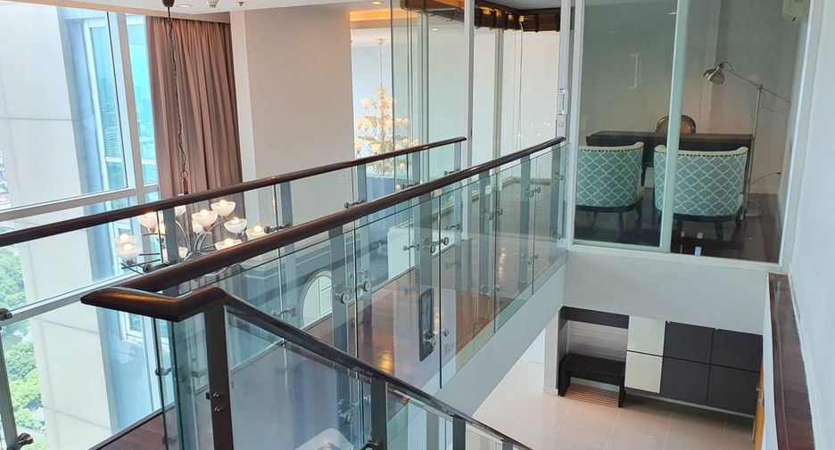 For rent 4 bedrooms condo in Watthana, Bangkok