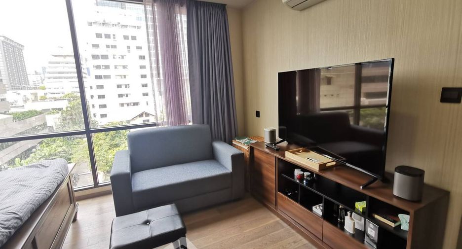 For rent 2 bedrooms condo in Pathum Wan, Bangkok