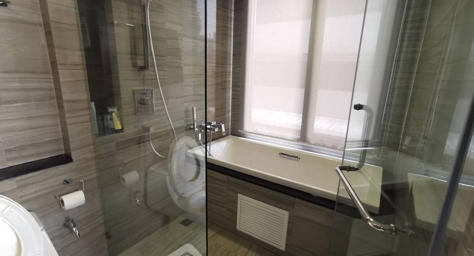 For rent 2 bedrooms condo in Pathum Wan, Bangkok