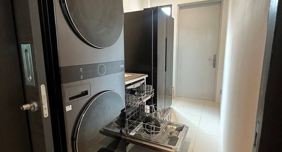 For rent 4 bedrooms house in Saphan Sung, Bangkok