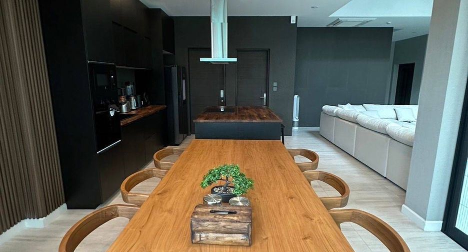 For rent 4 bedrooms house in Saphan Sung, Bangkok