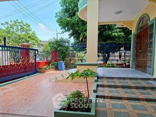 Casa en alquiler de 3 habitaciones en Bang Lamung, Chonburi