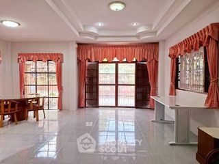 Casa en alquiler de 3 habitaciones en Bang Lamung, Chonburi