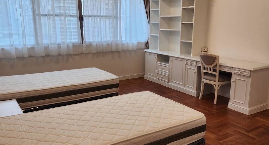 For rent 4 bedrooms apartment in Watthana, Bangkok