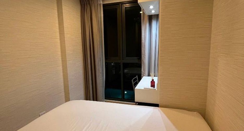 For rent 2 bedrooms condo in Huai Khwang, Bangkok