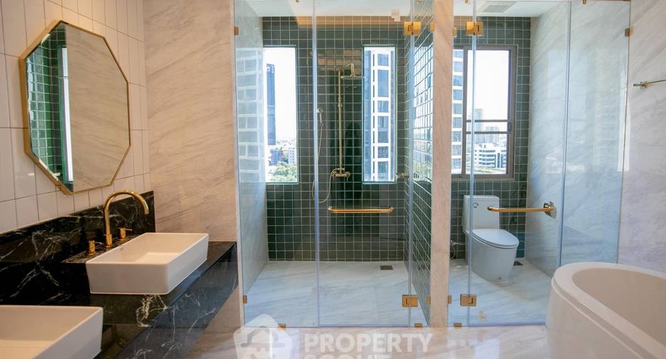 For rent 3 bedrooms condo in Khlong Toei, Bangkok