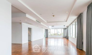 For rent 4 bedrooms condo in Khlong Toei, Bangkok