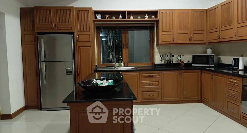 Casa en alquiler de 4 habitaciones en East Pattaya, Pattaya
