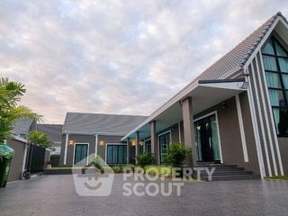 Villa en alquiler de 5 habitaciones en Bang Lamung, Chonburi
