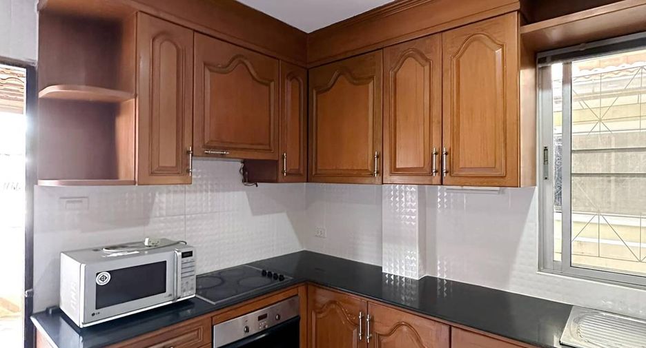 For rent 4 bedrooms house in Jomtien, Pattaya