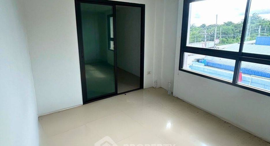 For rent 7 bedrooms townhouse in Si Racha, Chonburi