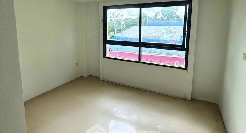 For rent 7 bedrooms townhouse in Si Racha, Chonburi