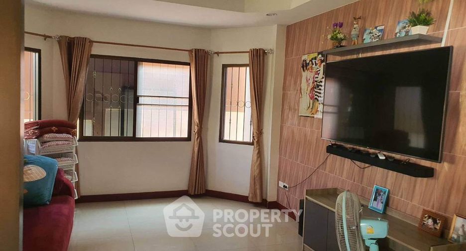 For rent 4 bedrooms villa in East Pattaya, Pattaya