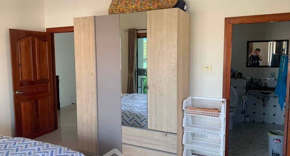 For rent 4 bedrooms villa in East Pattaya, Pattaya