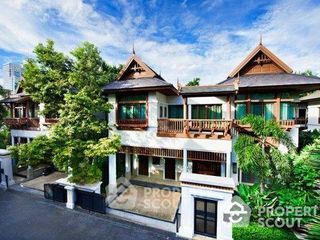 À louer 4 chambres maison à Yan Nawa, Bangkok